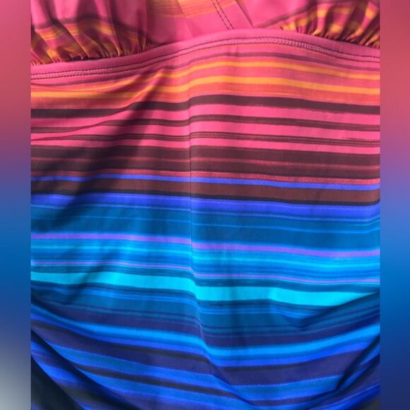 Embrace Your Curves By Miracle Brands Vanessa V-Nevk One-Piece Swimsuit 16W/18W - Picture 4 of 9